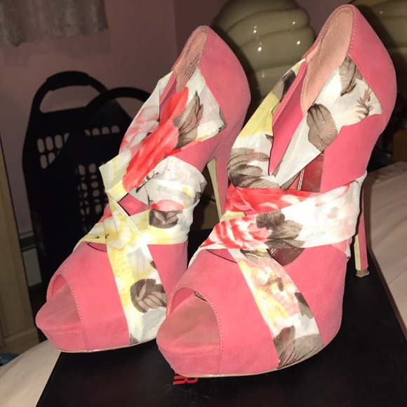 Spring Time Pumps - Picture 1 of 2